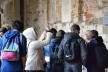 Turistas guiados pela parte externa da Basílica<br />Foto/photo Fabio Lima 