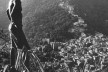 Michael e a paisagem. Favela da Rocinha, Rio de Janeiro<br />Foto divulgação  [Imagem da capa]