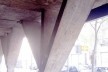 El pilar trípode invertido de hormigón moldeado in situ<br />Foto Nicolás Sica Palermo 