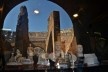 Contaminações, patrimônio refletido e objetos em vitrine de loja na parte interna do Coliseu<br />Foto Fabio José Martins de Lima 