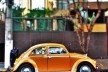 Fusca cromado amarelo, série fotográfica “Os fuscas ofuscam”<br />Foto Fernando Mascaro 