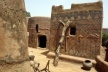 Casas adornadas de barro, aldeia de Tiébélé, Burkina-Faso<br />Foto Renato Barbieri 