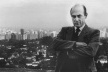 Joaquim Guedes<br />Foto Anna Mariani  [CAMARGO, Mônica Junqueira de. Joaquim Guedes. São Paulo, Cosac &Naify, 2000]