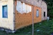 Parede externa de tijolos de adobe parcialmente substituídos por blocos de concreto estrutural, Distrito de Monsenhor Horta, Mariana MG, 2014<br />Foto Elio Moroni Filho 