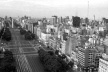 Buenos Aires, Avenida 9 de Julio, vista actual. Tarjeta postal en archivo M.I.P.R. Reproducción parcial en blanco y negro con fines estrictamente culturales