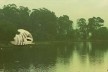 Projeto de quiosque para parques públicos de São Paulo, vista panorâmica do quiosque inserido no Parque do Ibirapuera, São Paulo, Angela Ishibashi e Rafael Derderian. 2º. prêmio categoria estudantes, 2009.