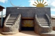 Porta do Templo do Amanhecer (visão frontal)<br />Foto Marcelo Reis  [Acervo Iphan]