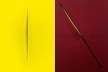 À esquerda, <i>Concetto Spaziale</i>, de Lucio Fontana; à direita, <i>Homenagem a Fontana</i>, de Nelson Leirner<br />Foto divulgação  [Frickr, Creative Commons]