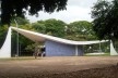 Igreja Nossa Senhora de Fátima, projeto de Oscar Niemeyer e painel de azulejos de Athos Bulcão, Brasília DF Brasil<br />Foto Josué Marinho  [Wikimedia Commons]