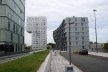 Três edifícios no Almere Centrum: habitacional (mais alto, à esquerda), escritório Amsterdam CIE; The Wave (à direita, em primeiro plano), arquiteto René van Zuuk; habitacional (em último plano), arquiteto Claus en Kaan. O topo com área maior que a base é<br />Foto Taiana Car Vidotto 