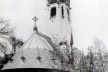 Pavilhão da Finlândia na Exposição Universal de 1900, Paris, de Eliel Saarinen. Edifício feito em madeira, com revestimento imitando alvenaria [100 Anos de Pavilhões de Exposição, de Moisés Puente. Barcelona: Gustavo Gili, 2000.]