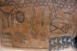 Pintura em casa de barro, aldeia de Tiébélé<br />Foto Renato Barbieri 
