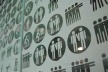 Painel de Michael Rock; uma imagem figurativa feita de pontos-diagramas<br />Foto Carlos M. Teixeira 