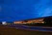 FHE – Fundação Habitacional do Exército, vista noturna, fachada norte, auditório e marquise. Escritório MGS – Macedo, Gomes & Sobreira<br />Foto Joana França 