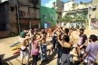 Atividade Jana Cabana, prática pedagógica educativa onde uns estudantes fingiam ser casa e outros morador e ao final debate-se o déficit habitacional e espaço urbano. Encontro Nacional de Estudantes de Arquitetura e Urbanismo – ENEA Rio 2015<br />Foto divulgação 