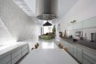 Sala através da cozinha<br />Foto Fran Parente 
