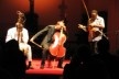 Ballaké Sissoko (Mali) tocando Cora, instrumento erudito africano; Vicent Segal (França), ao violoncelo; Naná Vasconcelos (Brasil), ao berimbau<br />Foto Eliane Lordello 