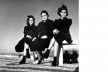 Eglantine Tavares Whatley Dias e suas filhas Jandyra (à esquerda) e Dinorah (mãe e irmãs de Benicio Whatley Dias), Praia do Leme, Rio de Janeiro 1940<br />Foto Benicio Whatley Dias  [Acervo Família Whatley Dias]