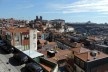 Porto, vista panorâmica a partir do Miradouro da Vitória, presença de edificações reabilitadas e outras em mal estado de conservação; ao fundo colina da Sé e rio Douro<br />Foto Andréa da Rosa Sampaio, 2016 