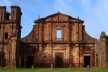 Remanescentes da frontaria, pórtico e torre. Igreja de São Miguel Arcanjo<br />Foto Luiz Custódio, 2009 