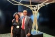 Rivka Oxman e José Duarte junto a um protótipo fabricado digitalmente exposto no local da conferência<br />Foto Gabriela Celani 