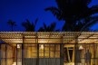Centro comunitário Camburi, Ubatuba SP Brasil, 2018. CRU! Architects, Sven Mouton, Reintje Jacobs, Britt Christiaense e Jan Detavernier<br />Foto Nelson Kon 