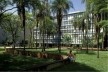Super-quadra, Brasília DF, projeto urbanístico de Lúcio Costa, coordenação de projetos e obras de Oscar Niemeyer<br />Foto Nelson Kon 