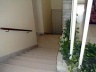 Imagen 8: Detalle de un interior donde se observa la adaptación a la topografía, a través de una escalera que permite el acceso a las habitaciones en planta baja
