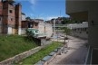 Parque Novo Santo Amaro V - Programa Mananciais, vista do parque e da pista de skate, São Paulo SP Brasil, 2009 – 2012. Arquitetos Héctor Vigliecca, Luciene Quel, Neli Shimizu e Ronald Fiedler Werner / Vigliecca & Associados<br />Foto divulgação  [Acervo Vigliecca & Associados]
