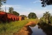 Trens abandonados em ramal industrial desativado, Altos da Vila, Araraquara<br />Foto Abilio Guerra 