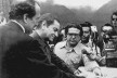 Bruno Zevi assina a Carta de Machu Picchu, em 1977 [Fondazione Bruno Zevi]