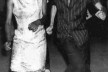 Nininha Chochoba e Hélio Oiticica no ensaio da Escola de Samba da Mangueira, 1964<br />Foto divulgação  [Imagem da capa do livro]