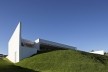 Casa Torreão, vista posterior do terreno na esquina sudoeste, Brasília DF, arquitetos Daniel Mangabeira, Henrique Coutinho e Matheus Seco<br />Foto Haruo Mikami 