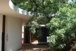 Biblioteca Infantil de Oaxaca, detalle de ‘recovecos’ en las losas de hormigón para respetar la vegetación existente, arquitecto Juan José Santibáñez García<br />Foto Humberto González Ortiz 