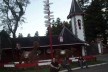 Residência turística do Papai Noel, Gramado RS. As placas indicam diferentes localidades do mundo para orientar o Noel<br />Foto Sérgio Antonio dos Santos Jr 
