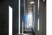 Museu de Arte Mizuta, rampa de acesso e as aberturas projetando luz no interior, Josai International University, Sakado, Japão, 2008-2011, Studio Sumo<br />Foto Koichi Torimura  [Studio Sumo]