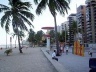 Figura 03 – Apartamentos de luxo na praia de Boa Viagem<br />Foto Luiz Amorim, 2004 