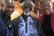 Demas Nwoko com A. Ugbodaga e o arquiteto Diébédo Francis Kéré, prêmio Pritzker 2022<br />Foto Francesco Del Brenna 