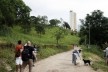 Urbanização do Banhado, levantamentos de campo, São José dos Campos SP, 2019. Coordenadores Jeferson Tavares e Marcel Fantin / PExURB IAU USP<br />Foto dos autores 