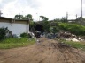 Espaço de convívio e moradia à esquerda e entrada do túnel no centro mais ao fundo
