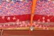 Forro térmico, galpão da escola infantil EMEI Chácara Sonho Azul – tecido, cabos de aço, acordoamento complementar e reaproveitamento de chapas de isopor de maquetes<br />Foto Antonio Fabiano Jr. 