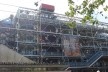 Fachada principal do Beaubourg, com uma revoada de pombos, Paris, julho 2012<br />Foto Ronaldo Marques de Carvalho 