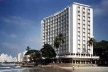 O edifício Sobre as Ondas, dos arquitetos Oswaldo Corrêa Gonçalves e Jayme Campello Fonseca Rodrigues,  até hoje marca a paisagem do Guarujá, mantendo as características que o tornaram um referencial dentro da arquitetura moderna<br />Foto Maurício Azenha 