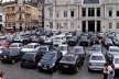  Praça Thomé de Souza: a presença ostensiva de carros deforma qualquer apreensão do espaço público e seu uso como tal<br />Foto Daniel J. Mellado Paz 