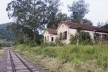 Antiga casa de pernoite da Rede de Viação Paraná (RVPSC) em ruínas no interior de Piratuba (distrito Uruguai)<br />Foto Matheus Rigon 