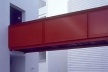 Ponte unindo duas alas do conjunto: economia com um único conjunto de escadas