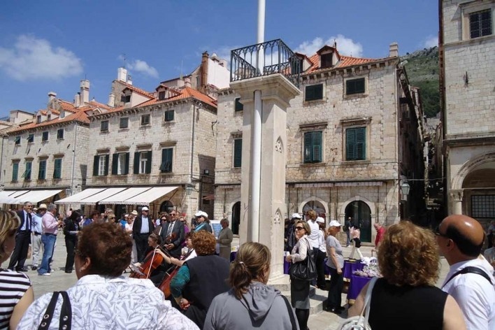 Por dentro da Cidade Antiga. Manifestações culturais na rua principal, encantam turistas e moradores<br />foto Aline Martins da Silva 
