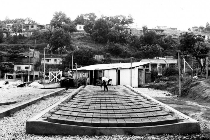 Pistas de fabricação de painéis planos e curvos [Acervo Joan Villà]