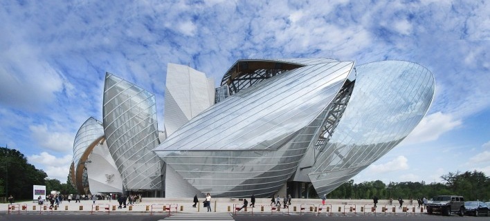 Fundação Louis Vuitton, Paris, arquiteto Frank Gehry<br />Fotomontagem Victor Hugo Mori, 2015 
