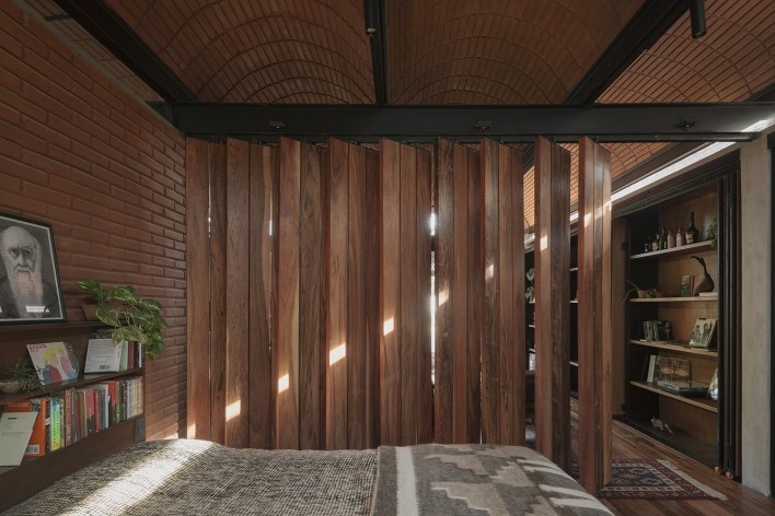 Casa Intermedia, Assunção, Paraguai, 2021. Arquitetos Horacio Cherniavsky, Viviana Pozzoli, Gabriela Ocampos, Franco Pinazzo e Rolph Vuyk (autores) / Equipo de Arquitectura<br />Foto Frederico Cairoli 